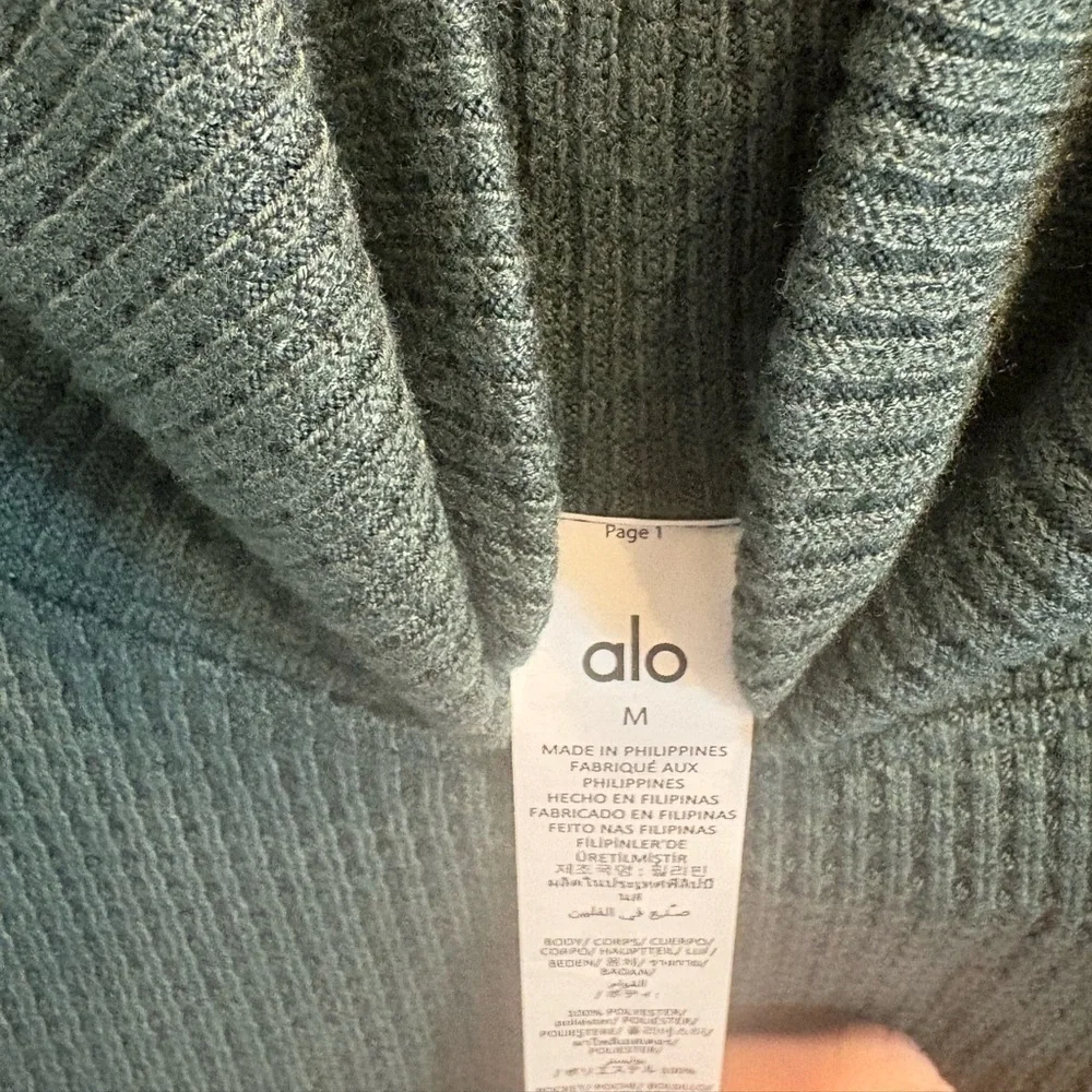 ALO Yoga Waffle Weekend Escape Mock Neck Long Sleeve Medium Clover Green NWT